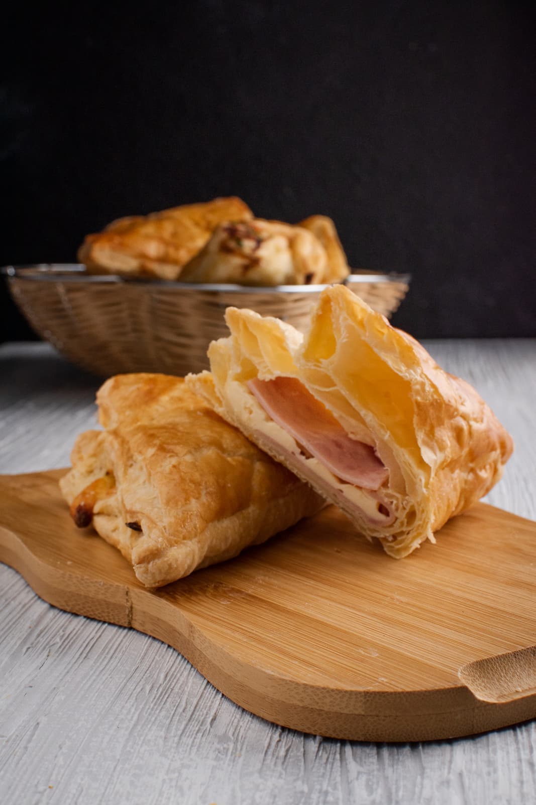 Hojaldre de jamón y queso